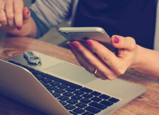 Jak sprawdzić co ktoś robi na telefonie? Jak sprawdzić co ktoś robi na telefonie?